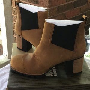 Sorel leather Addington boots, size 9, new in box